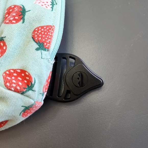 KAVU Switch Slinger Crossbody Rope Bag Strawberry Patch Outdoor Hiking Gorpcore main image 4
